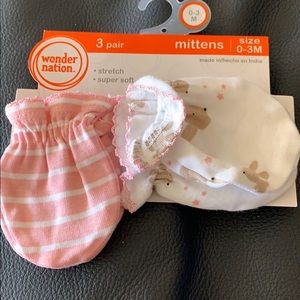 2 pairs of new born mittens brand new